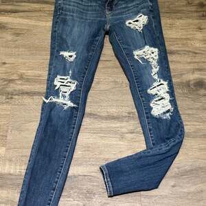 American Eagle Women's Size 4 Long Distressed Super Stretch Jeggings